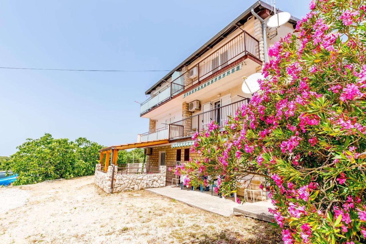 Apartment Dora Primosten Exterior photo