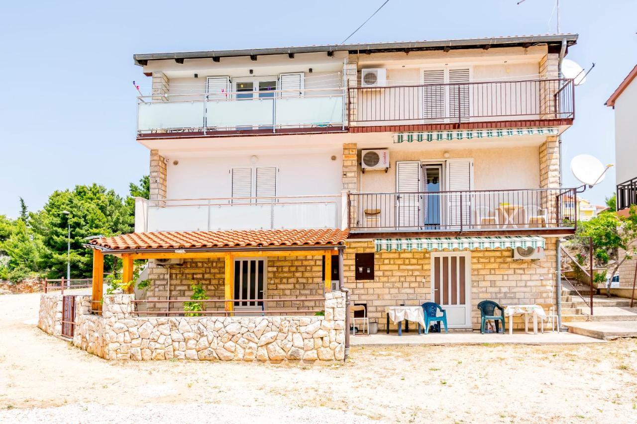 Apartment Dora Primosten Exterior photo