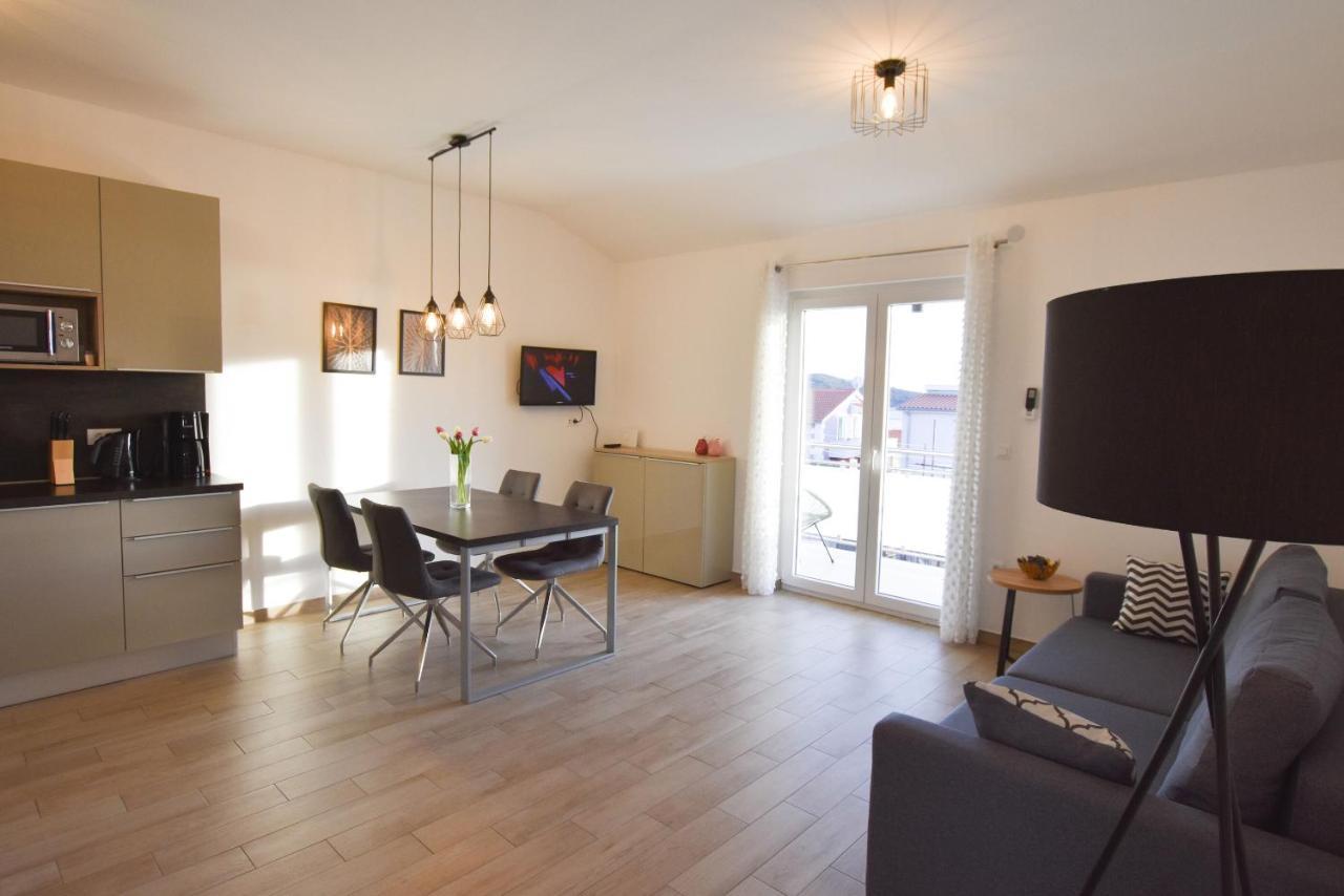 Apartment Dora Primosten Exterior photo