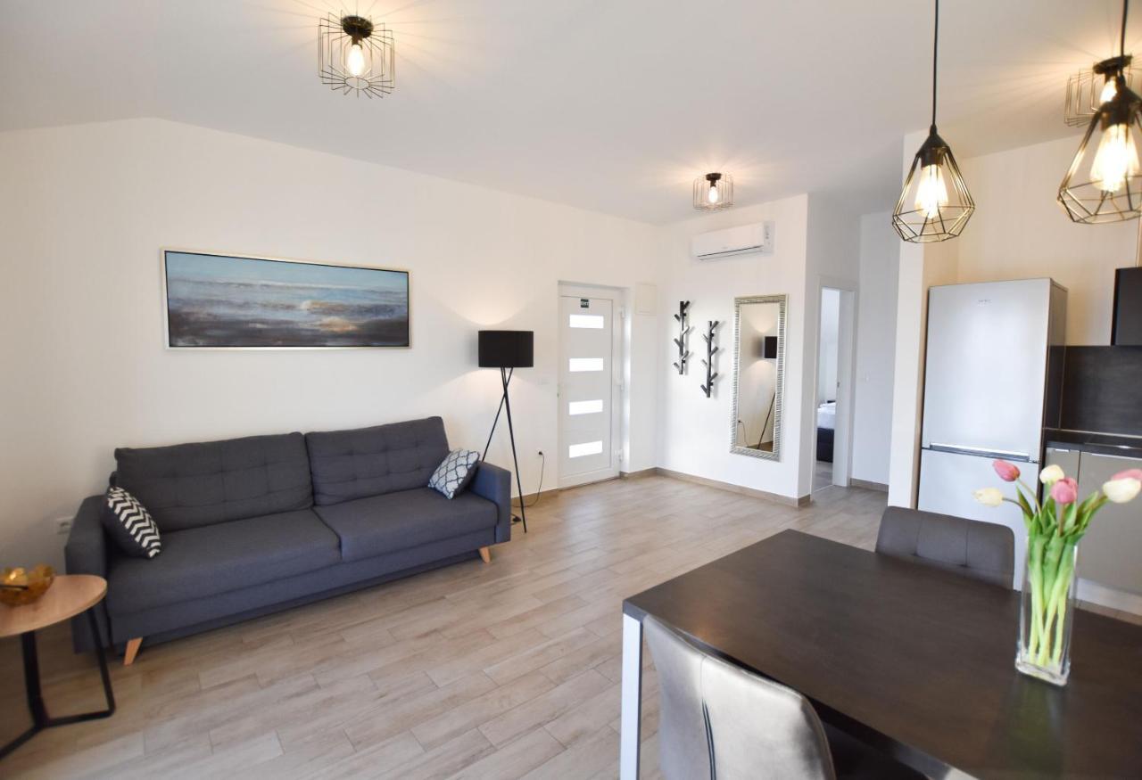 Apartment Dora Primosten Exterior photo