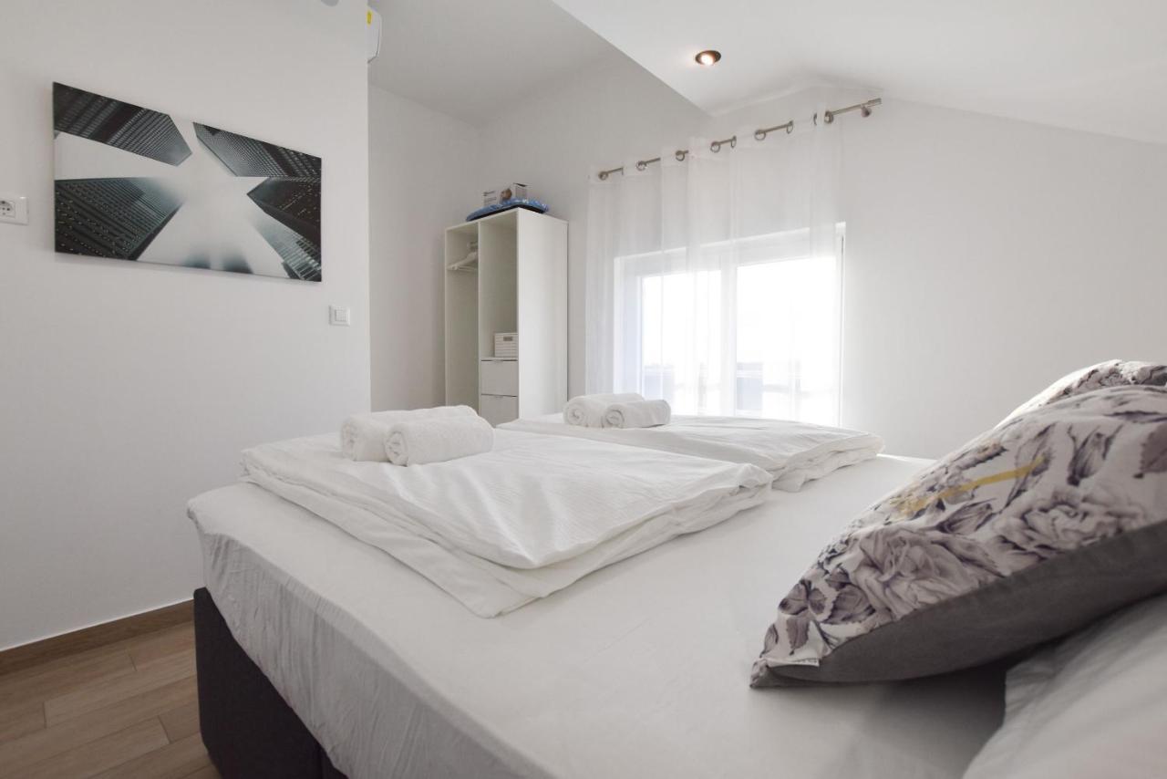Apartment Dora Primosten Exterior photo