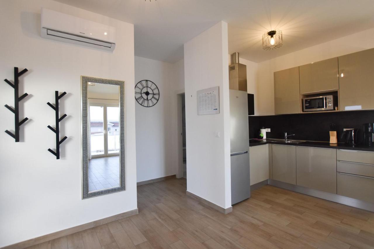 Apartment Dora Primosten Exterior photo