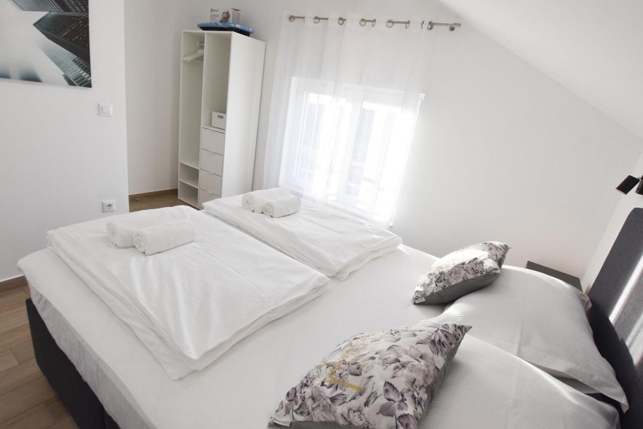 Apartment Dora Primosten Exterior photo